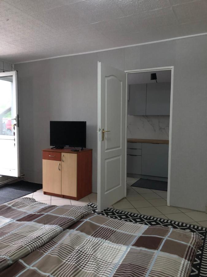 Nad Jeziorem Apartment